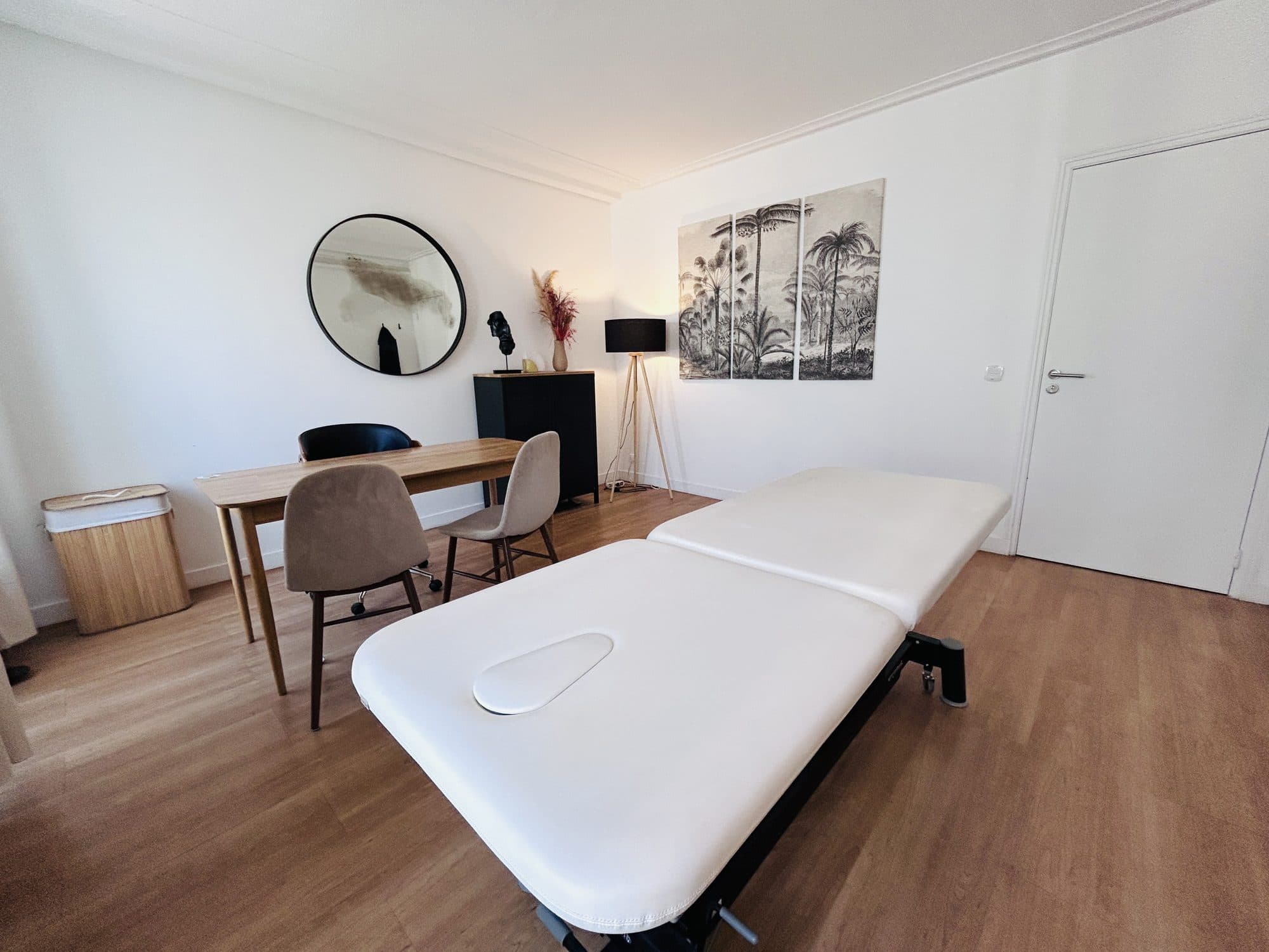 La salle de soin du cabinet d'ostéopathie d'Adeline Coll, à Paris 10e
